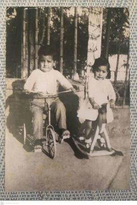 Luis Guajardo y su hermana Enriqueta en su niñez