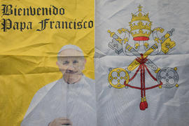 Banderín de tela bienvenida al Papa Francisco