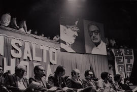 Fotografía militantes del Partido Socialista en homenaje a Schneider